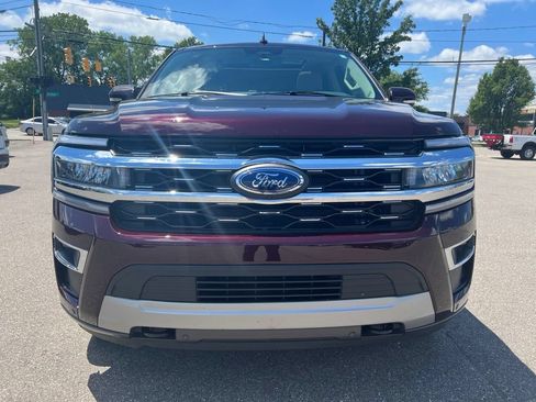 Used 2024 Ford Expedition Limited AWD/4WD image 3
