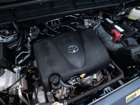 Certified 2022 Toyota Highlander XLE image 13