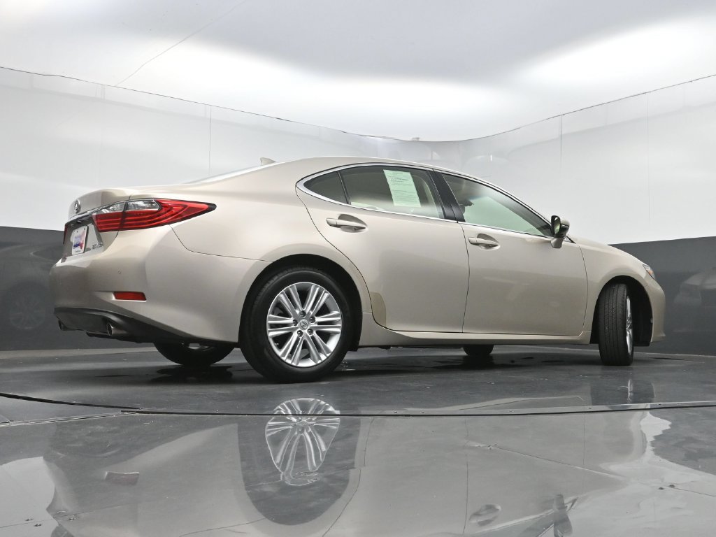 Used 2015 Lexus ES 350 w/ Premium Package FWD image 29