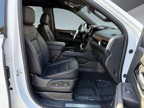 Used 2025 GMC Yukon XL Denali AWD/4WD image 22