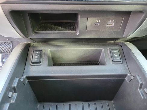 Used 2020 Nissan Titan SV w/ SV Convenience Package image 36