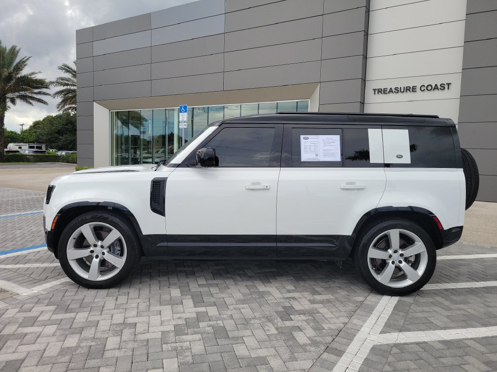 Used 2024 Land Rover Defender 110 X-Dynamic SE AWD/4WD image 2