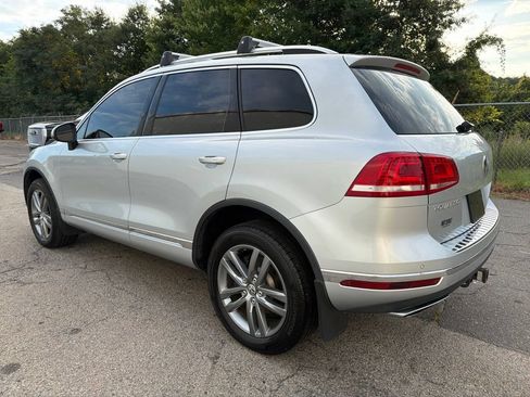 Used 2016 Volkswagen Touareg Sport AWD/4WD image 4