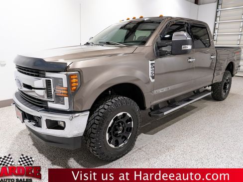 Used 2018 Ford F250 XLT w/ XLT Premium Package AWD/4WD image 2