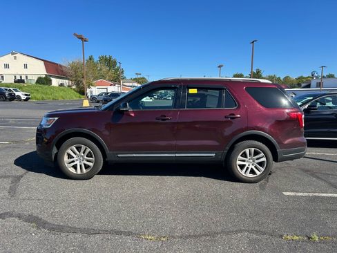 Used 2018 Ford Explorer XLT w/ Equipment Group 201A AWD/4WD image 8