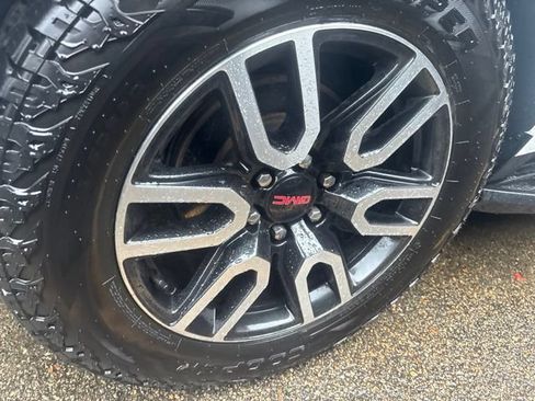 Used 2021 GMC Yukon XL AT4 AWD/4WD image 3