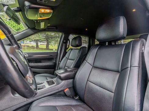 Used 2019 Jeep Grand Cherokee Laredo AWD/4WD image 13
