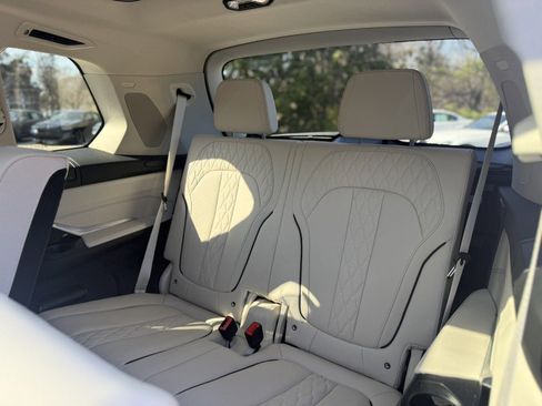 Certified 2025 BMW X7 xDrive40i w/ Executive Package image 17