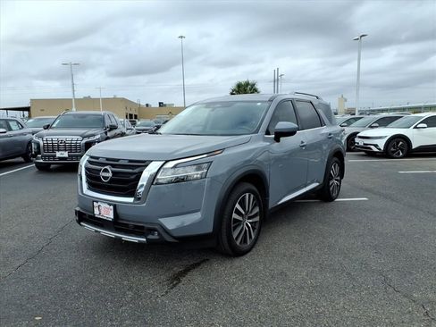 Used 2022 Nissan Pathfinder Platinum image 1