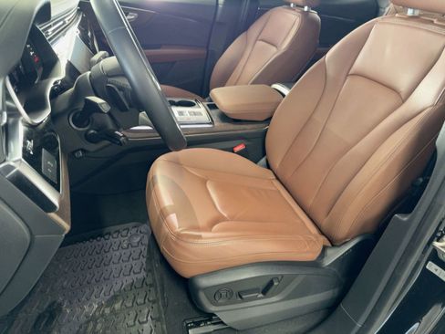 Used 2024 Audi Q8 Premium w/ Black Optic Package image 5