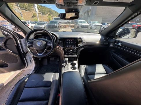 Used 2019 Jeep Grand Cherokee Overland AWD/4WD image 4