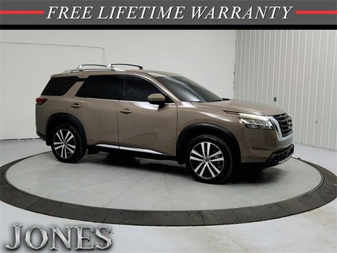 Used 2024 Nissan Pathfinder Platinum w/ Cargo Package image 1