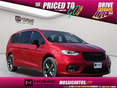 New 2026 Chrysler Pacifica Select w/ S Appearance Package
