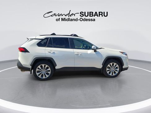 Used 2021 Toyota RAV4 XLE Premium image 9