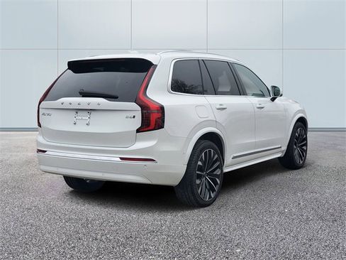 Used 2025 Volvo XC90 B6 Plus image 4