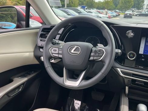 Used 2024 Lexus RX 350 FWD w/ Technology Package image 18