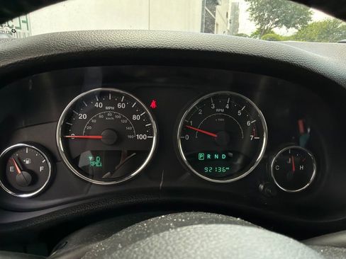 Used 2015 Jeep Wrangler Unlimited Sahara w/ Connectivity Group AWD/4WD image 28