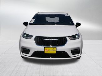 New 2026 Chrysler Pacifica Select video 2