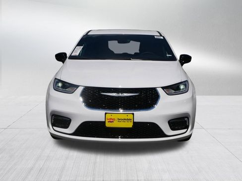 New 2026 Chrysler Pacifica Select image 2