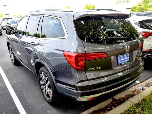 Used 2018 Honda Pilot Touring image 7