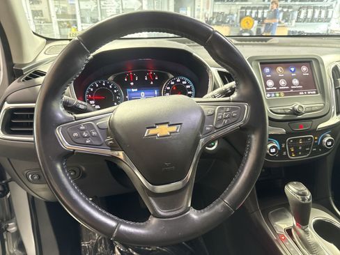 Used 2020 Chevrolet Equinox LT FWD image 17