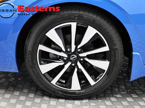 Used 2024 Nissan Sentra SV w/ SV Premium Package FWD image 32