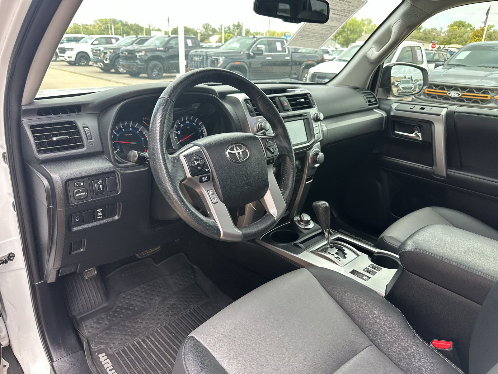 Used 2019 Toyota 4Runner SR5 Premium AWD/4WD image 2
