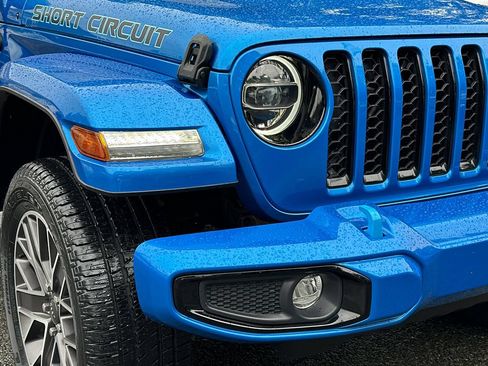 Used 2022 Jeep Wrangler Unlimited Sahara AWD/4WD image 9