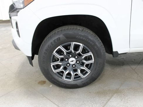 Used 2024 Chevrolet Colorado Z71 w/ Z71 Convenience Package 2 AWD/4WD image 36