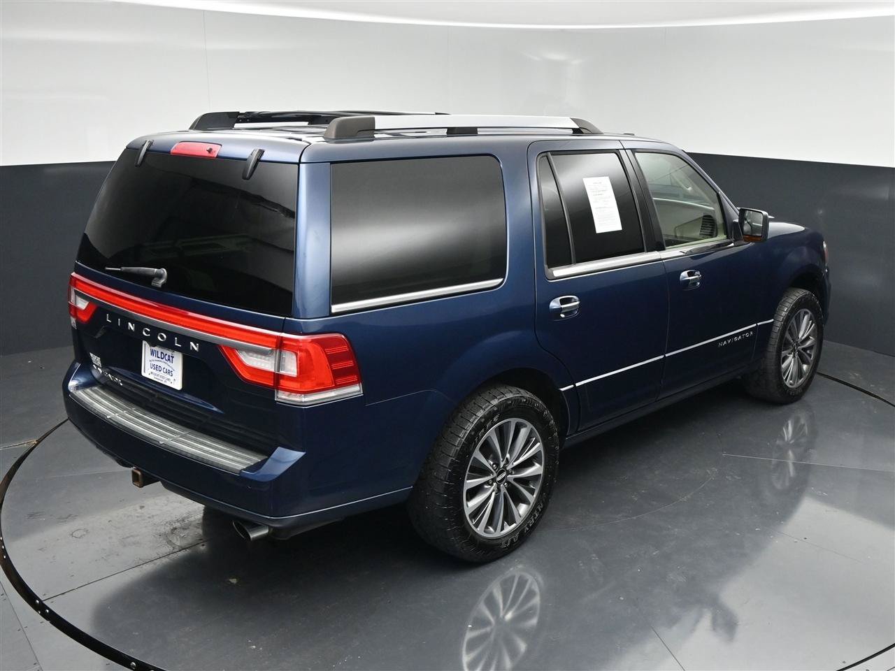 Used 2017 Lincoln Navigator Select AWD/4WD image 24