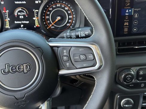 Used 2025 Jeep Wrangler Unlimited Sahara w/ Safety Group AWD/4WD image 23