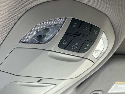 Used 2023 Chrysler Pacifica Touring-L image 26