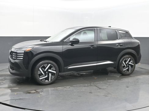 Certified 2025 Nissan Kicks SV image 4