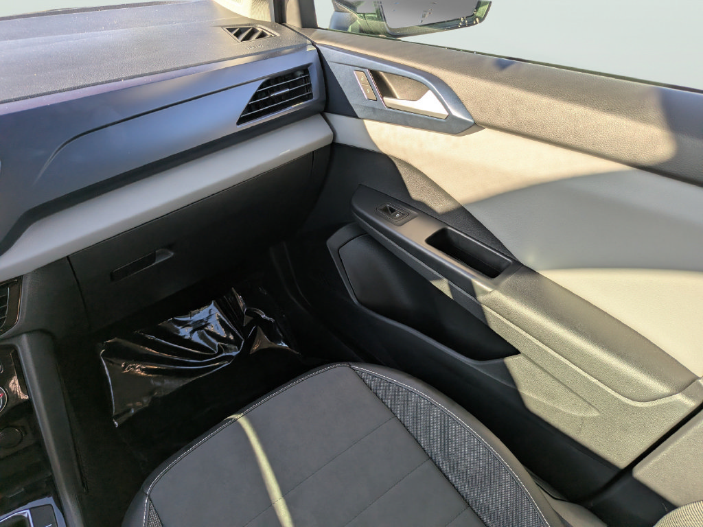 Certified 2023 Volkswagen Taos SE w/ Black Wheel Package FWD image 13