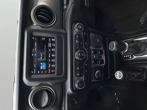 Used 2021 Jeep Gladiator Sport AWD/4WD image 18