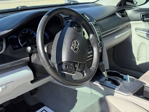Used 2014 Toyota Camry XLE w/ Leather Package FWD image 18
