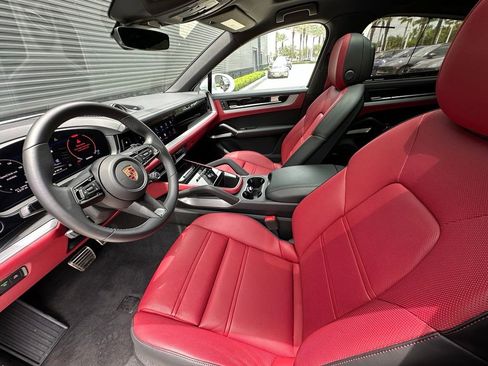 Certified 2026 Porsche Cayenne S AWD/4WD image 4