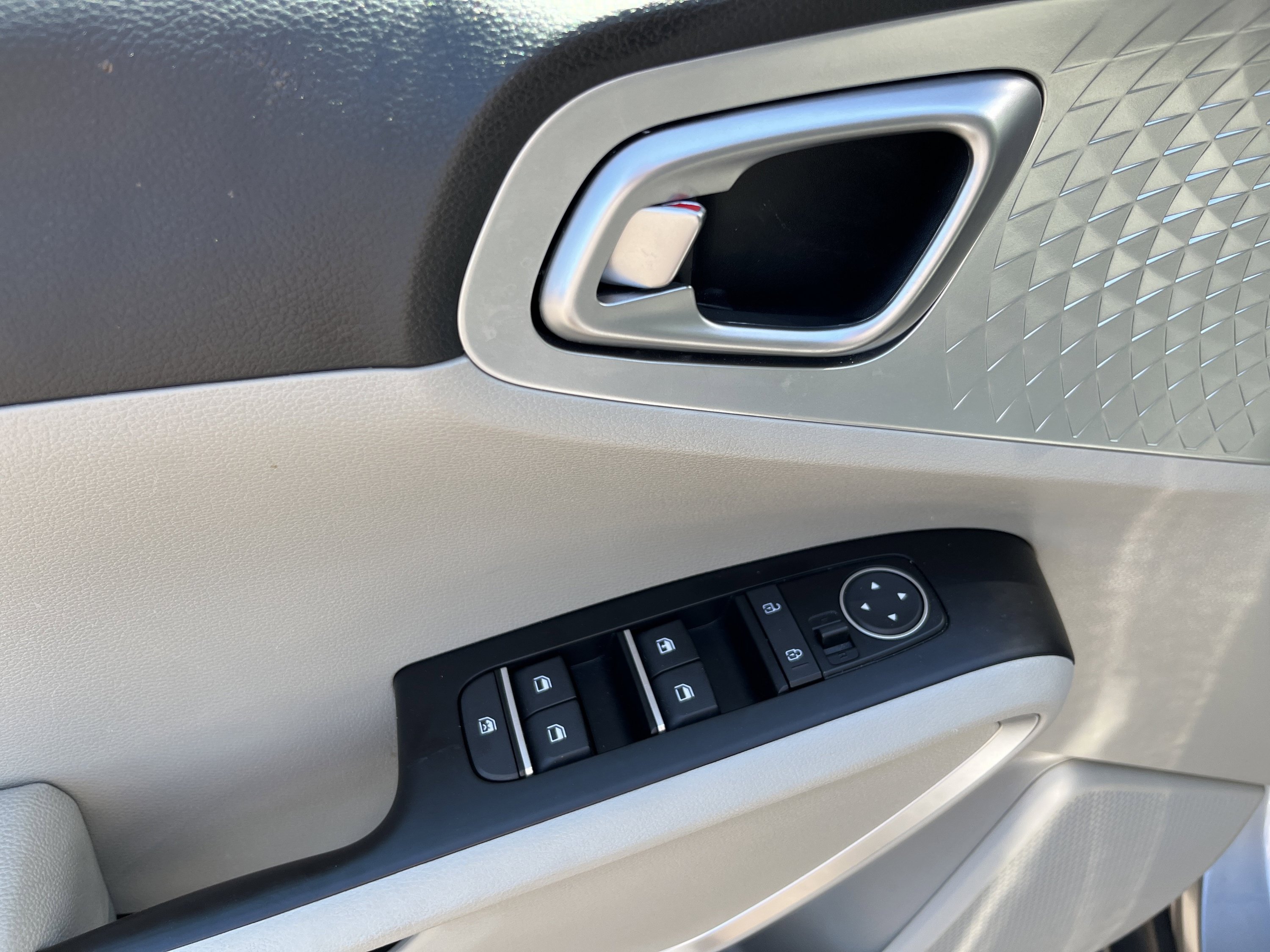 Used 2025 Kia Soul LX FWD image 15