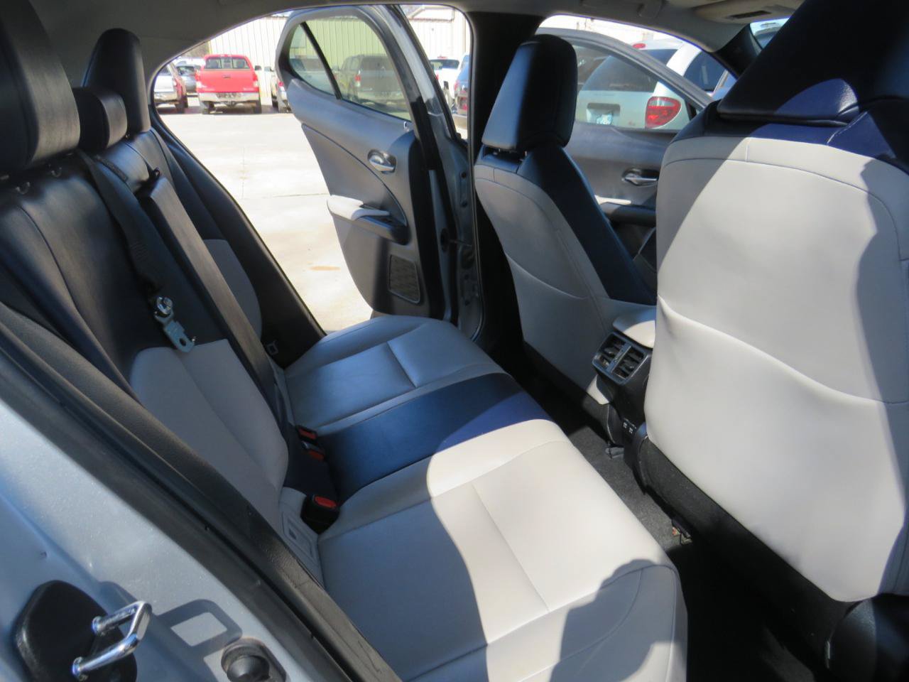 Used 2019 Lexus UX 200 FWD image 36