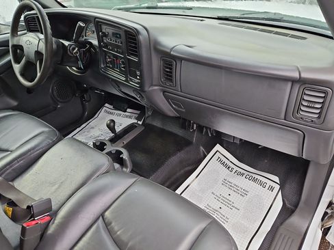 Used 2006 Chevrolet Silverado 2500 W/T image 32