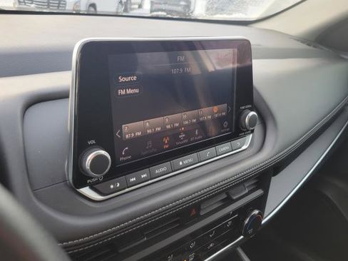 Used 2024 Nissan Rogue S image 17