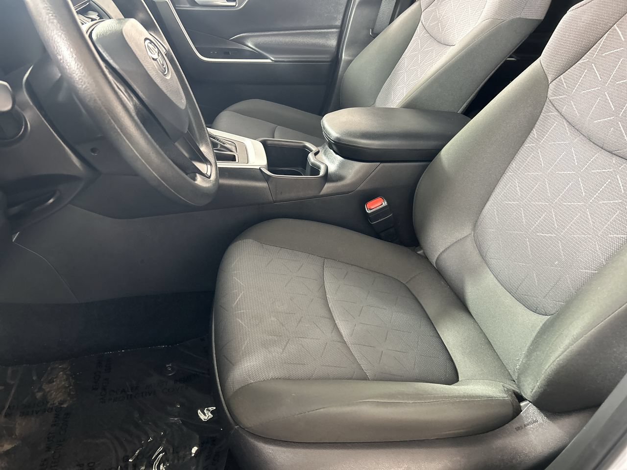 Used 2025 Toyota RAV4 XLE FWD image 21