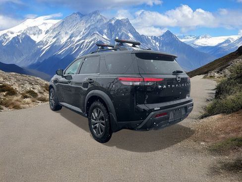 Used 2022 Nissan Pathfinder SV image 3
