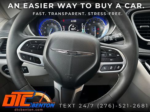 Used 2023 Chrysler Pacifica Touring-L AWD/4WD image 12