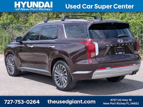 Used 2023 Hyundai Palisade Calligraphy FWD image 3