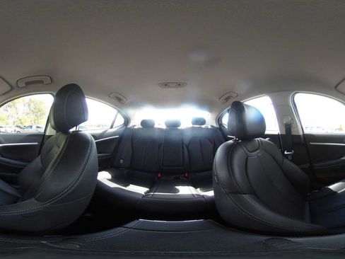 Used 2025 Genesis G70 2.5T image 42