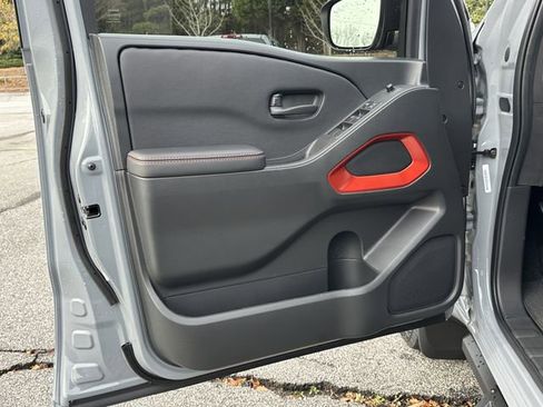 New 2026 Nissan Frontier Pro-X w/ Pro-X Convenience Package RWD image 12