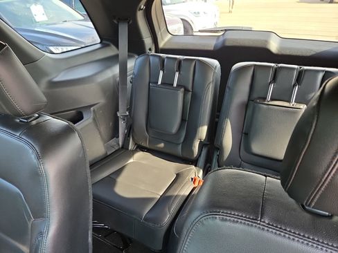 Used 2017 Ford Explorer XLT w/ Equipment Group 202A AWD/4WD image 16