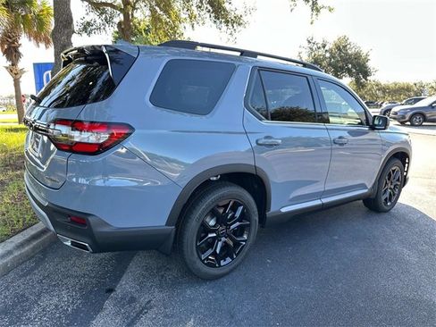 New 2025 Honda Pilot Touring image 3