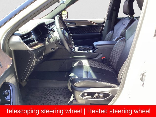 Used 2023 Jeep Grand Cherokee L Summit w/ Luxury Tech Group V AWD/4WD image 9